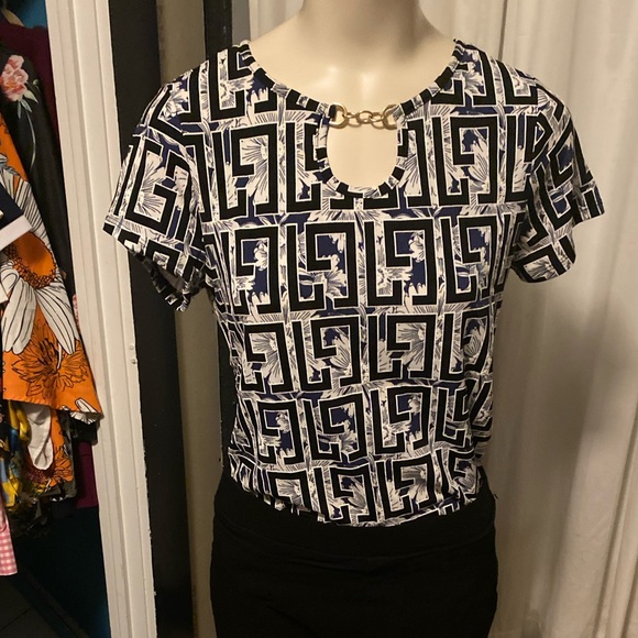 80 Park By Design sz M Blue and Black Floral and Geometric Pattern Short Sleeves - Picture 2 of 8